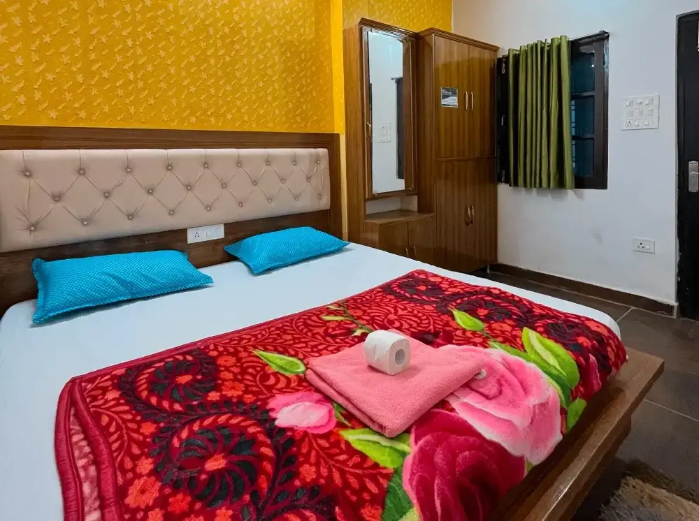 Per-person ashram stay
